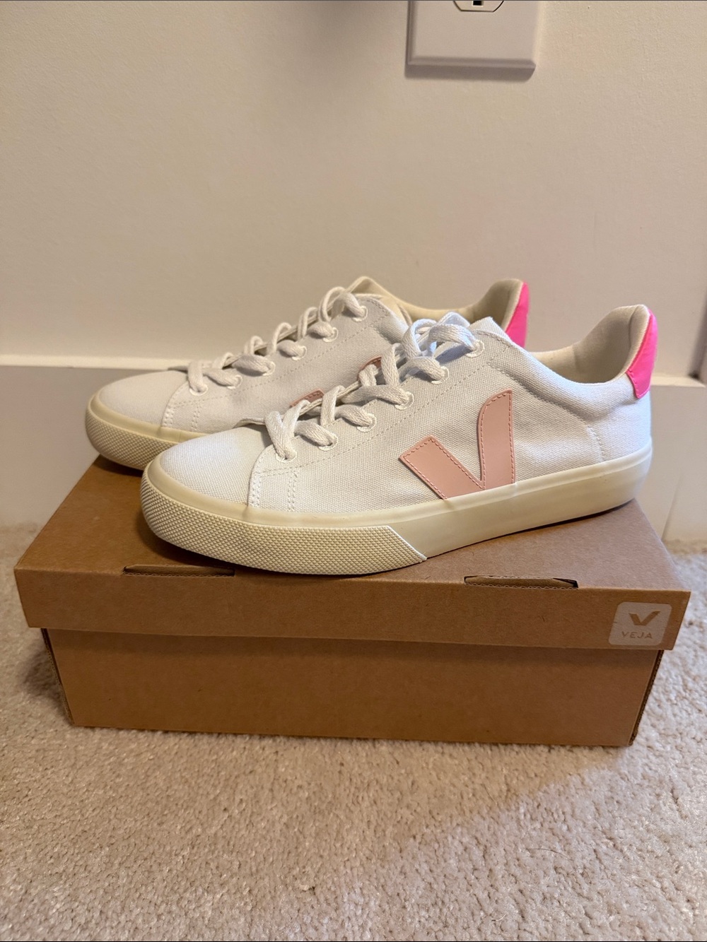 Veja women’s campo NWT